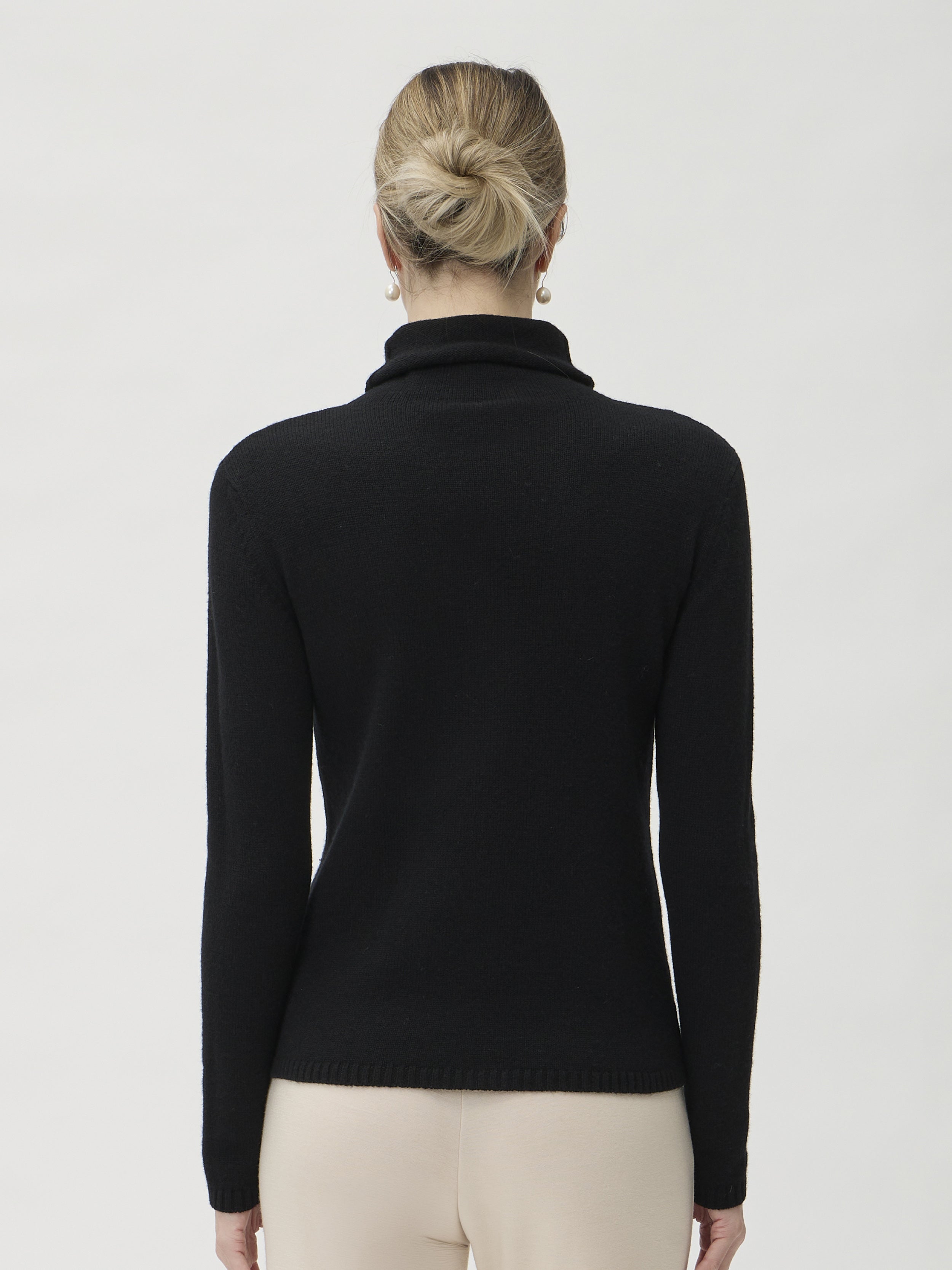 ELISE GUG Sweater Dolce Vita in Matis 7066 Black – back view showing turtleneck and clean knit texture