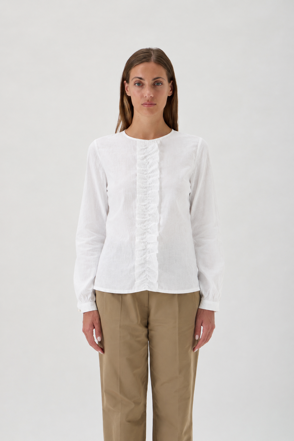  Blouse Rouge In Front Maxlin 208 White – front view with ruffle details