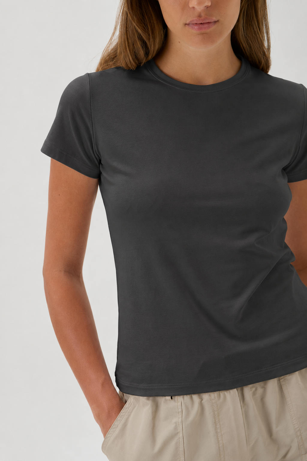 Short-Sleeve Fitted T-Shirt in Nair - 1002 Black