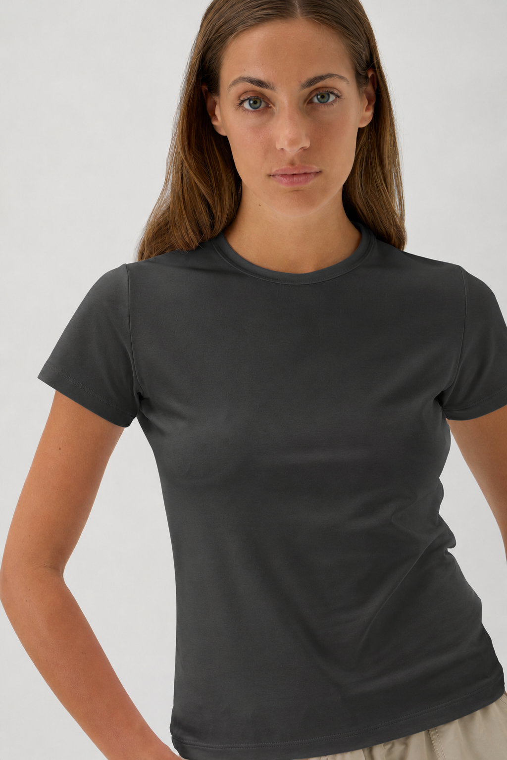 Short-Sleeve Fitted T-Shirt in Nair - 1002 Black