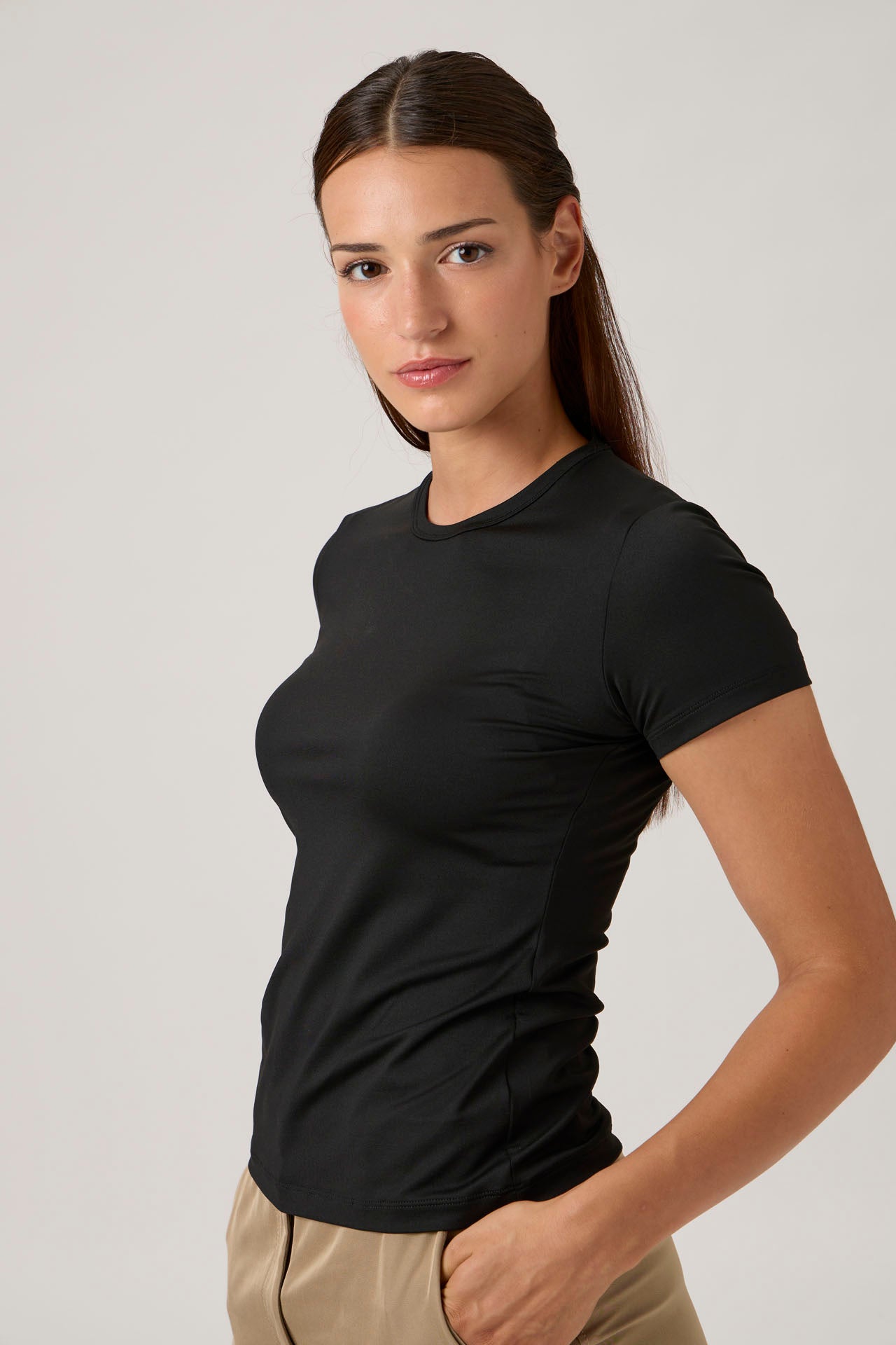 Short-Sleeve Fitted T-Shirt in Nair - Black