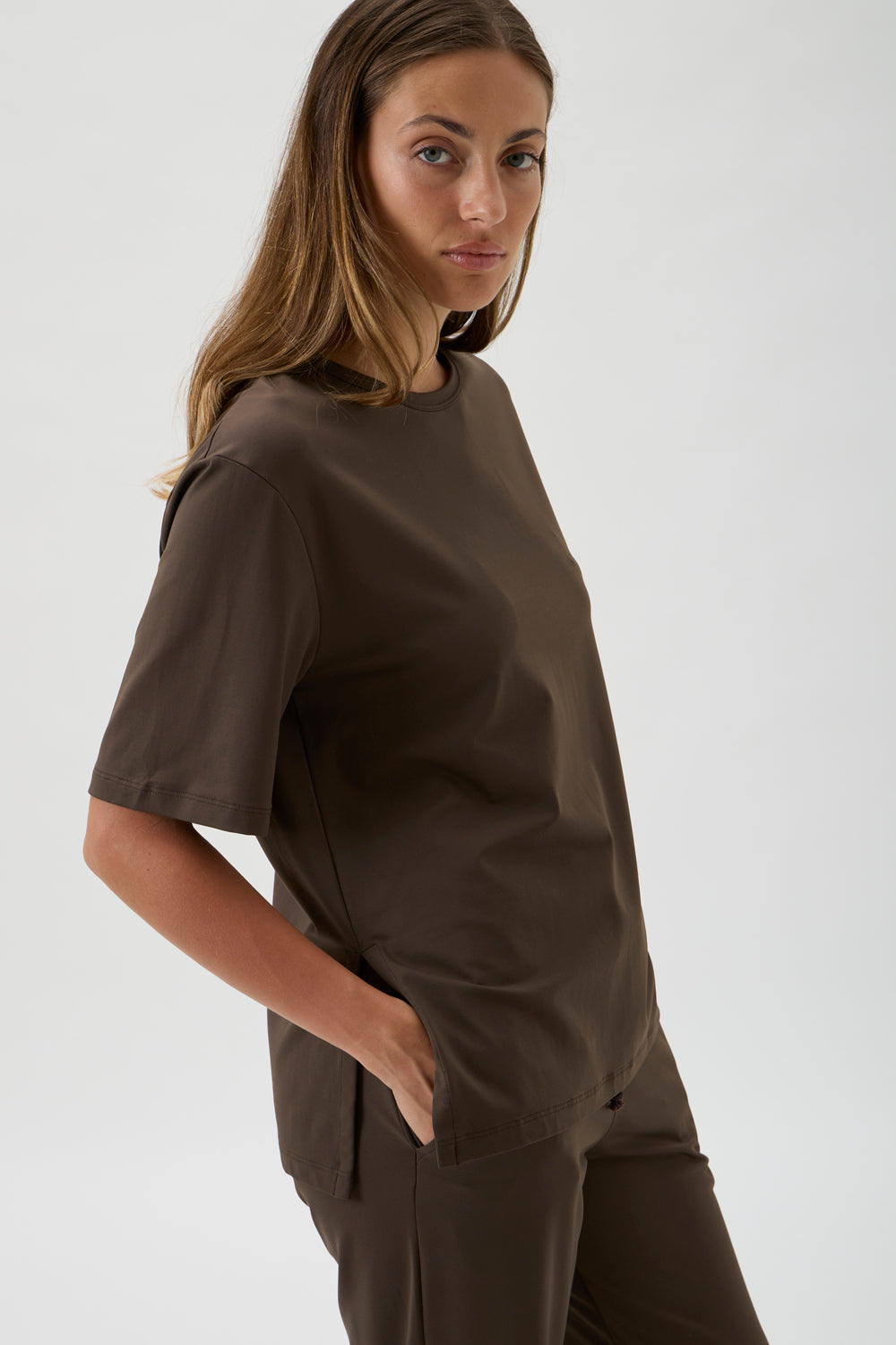 Oversized T-Shirt with Side Slits – Nair 1197 CIioccolato