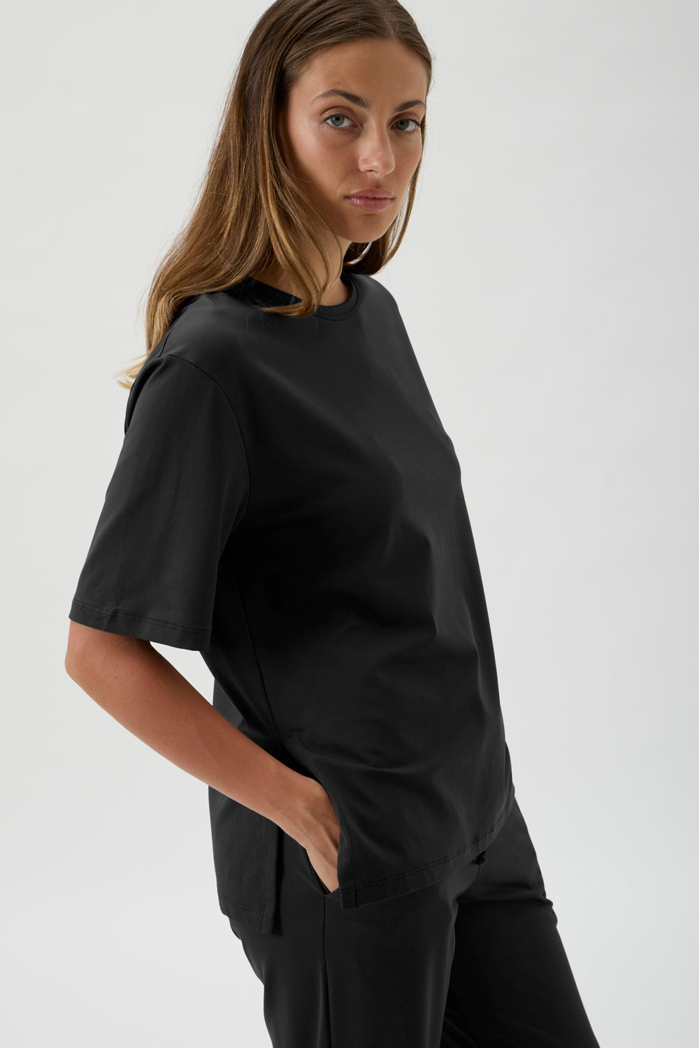 Oversized T-Shirt with Side Slits – Nair 1197 BLACK