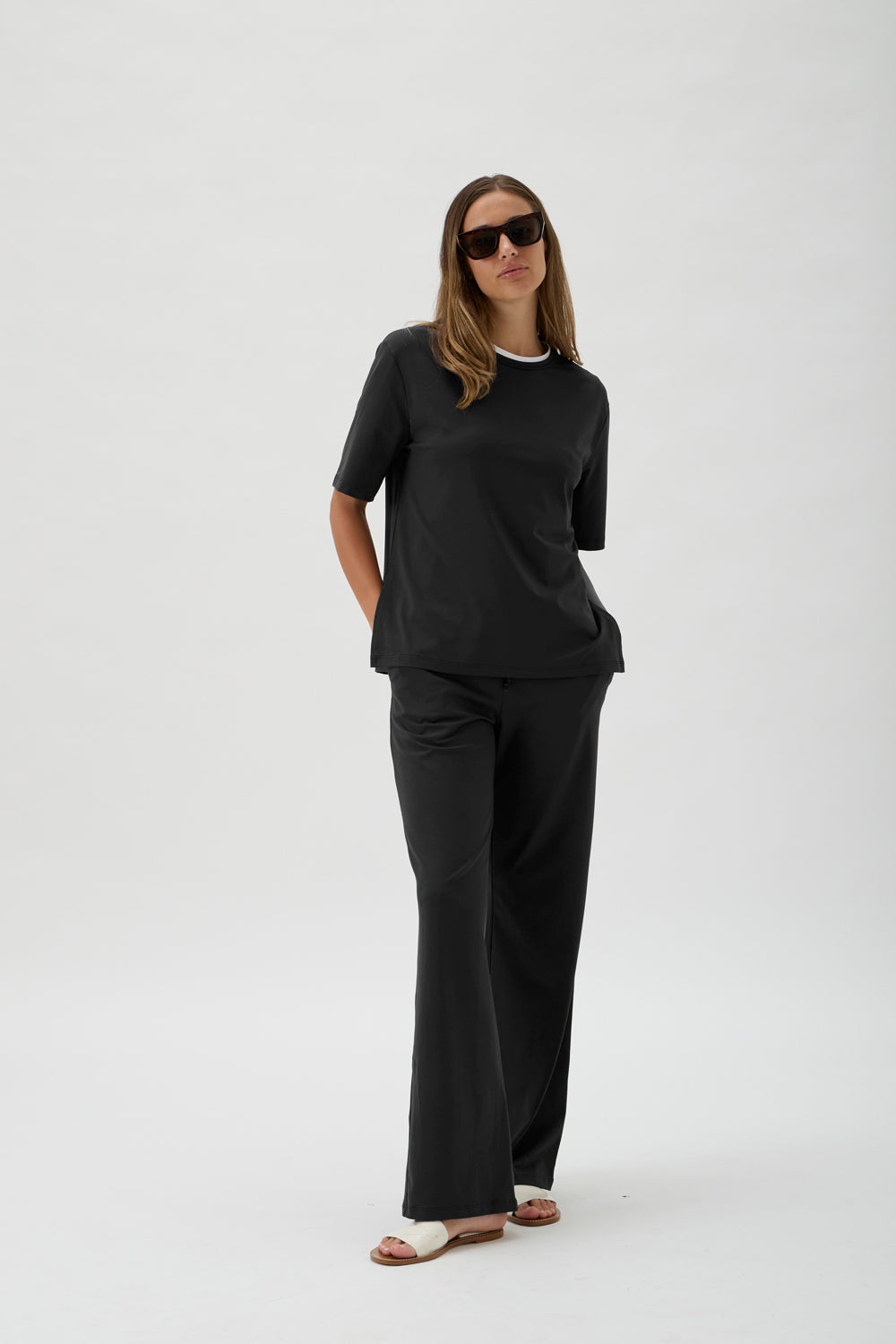 Oversized T-Shirt with Side Slits – Nair 1197 BLACK