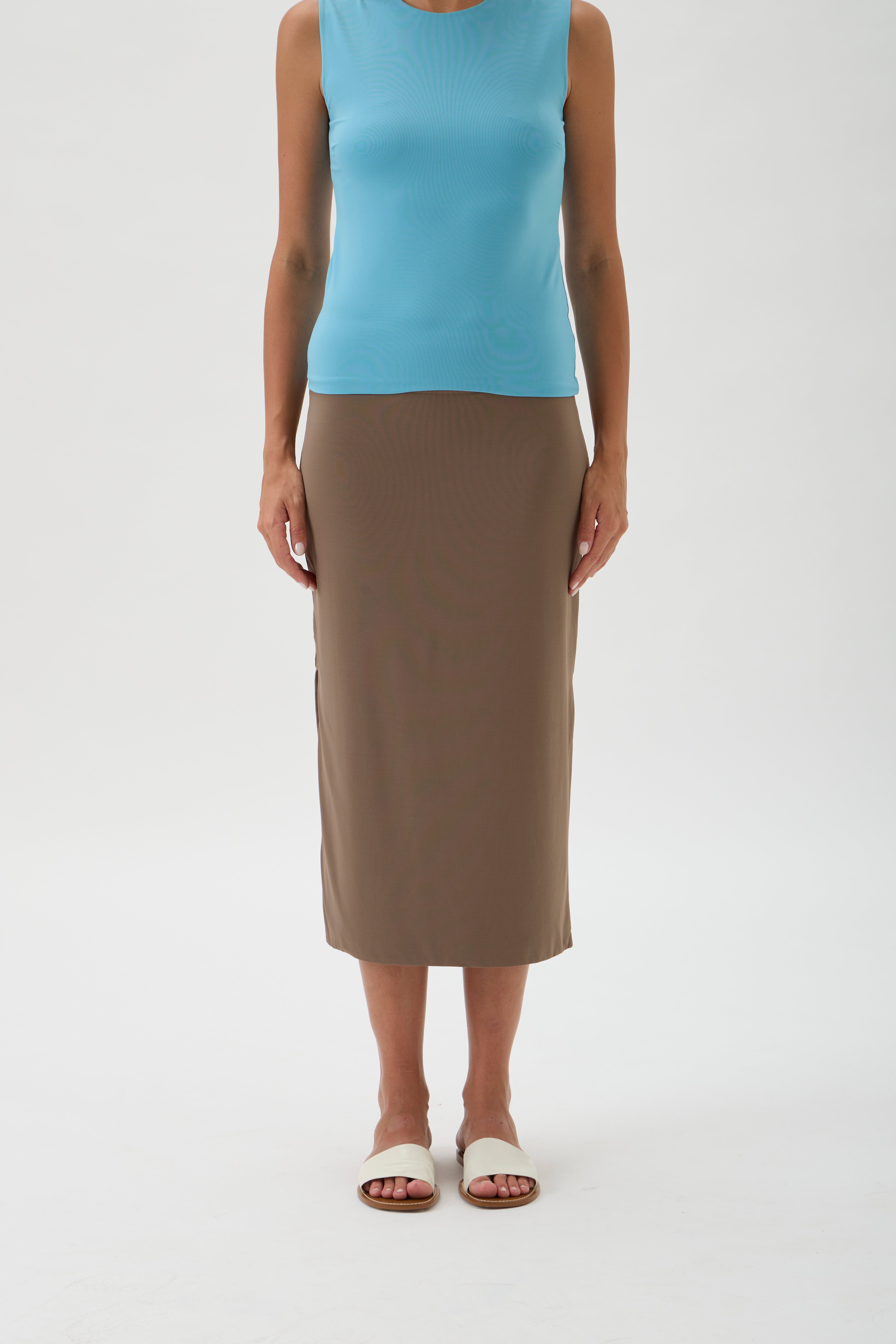 Refined Knee Length Skirt with Subtle Slit 3326M - Nocciola