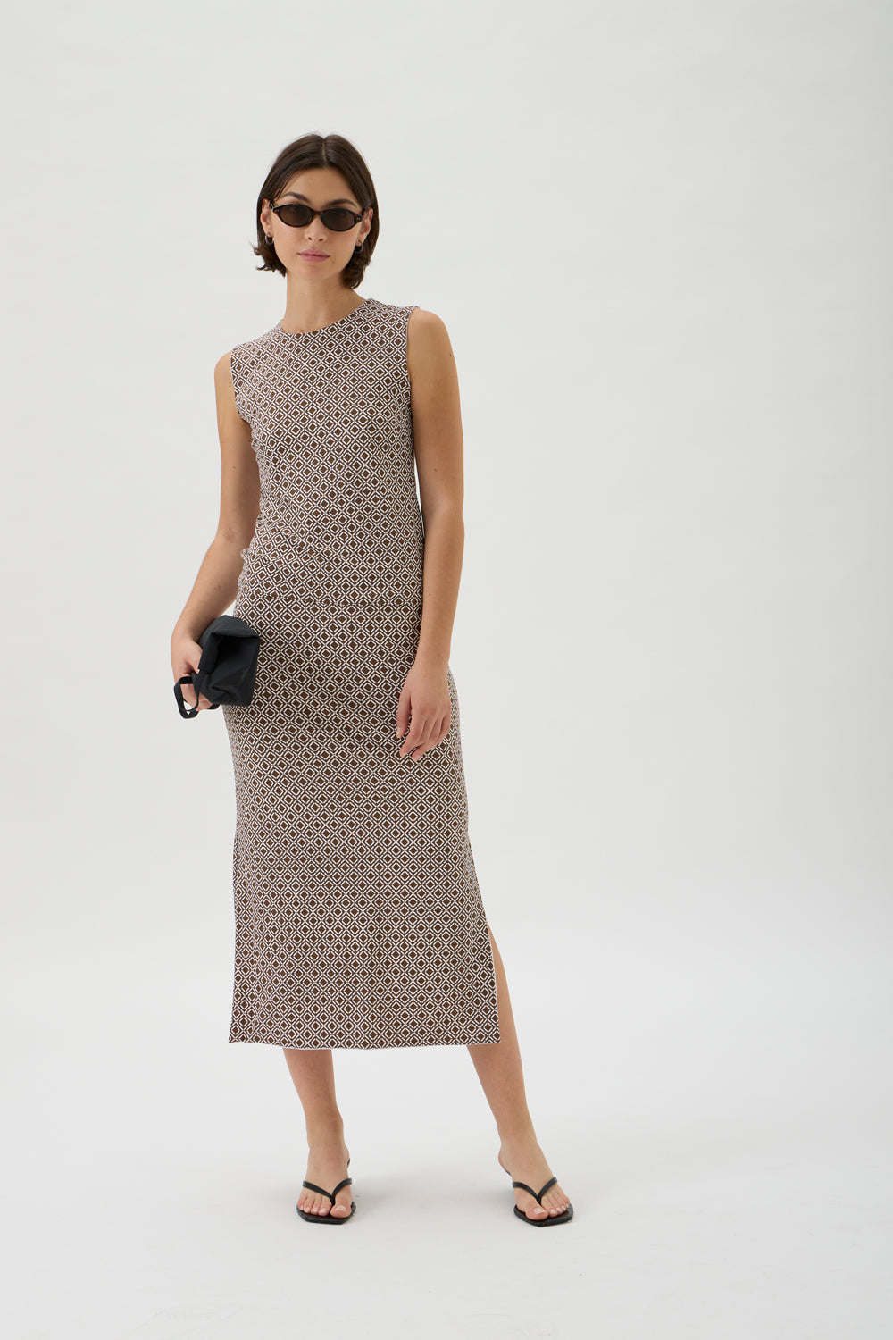 Sleeveless Print Nocciola Nilo jersey top, full-length front view styled with wide-leg trousers