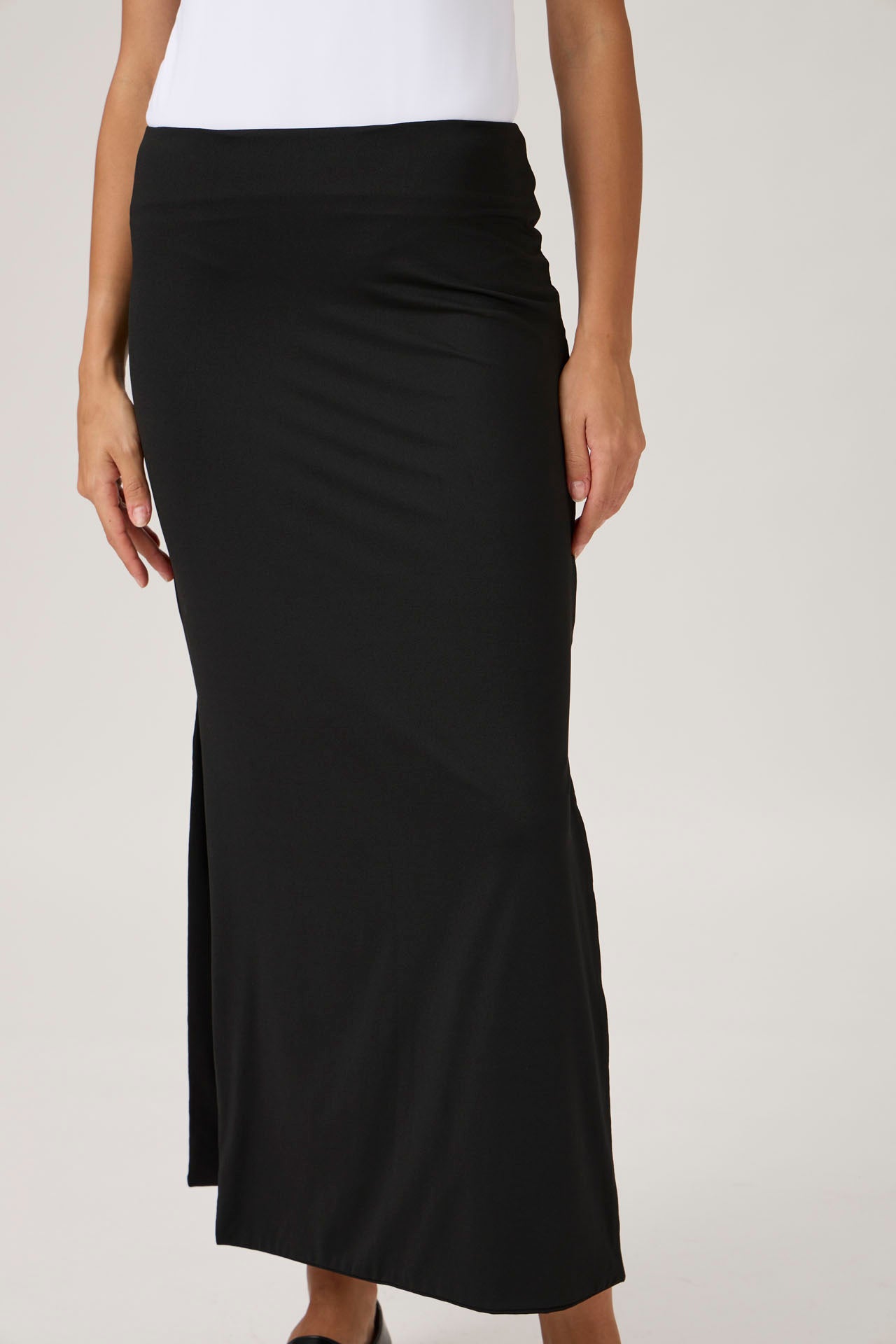 Graceful Maxi Skirt with Sophisticated Slit - Black