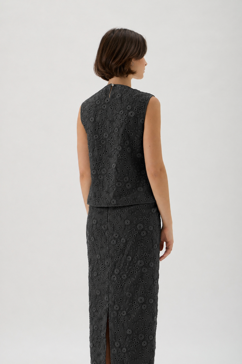 Sleeveless Embroidered Blouse – 2244 Ricamo 2244 BLACK