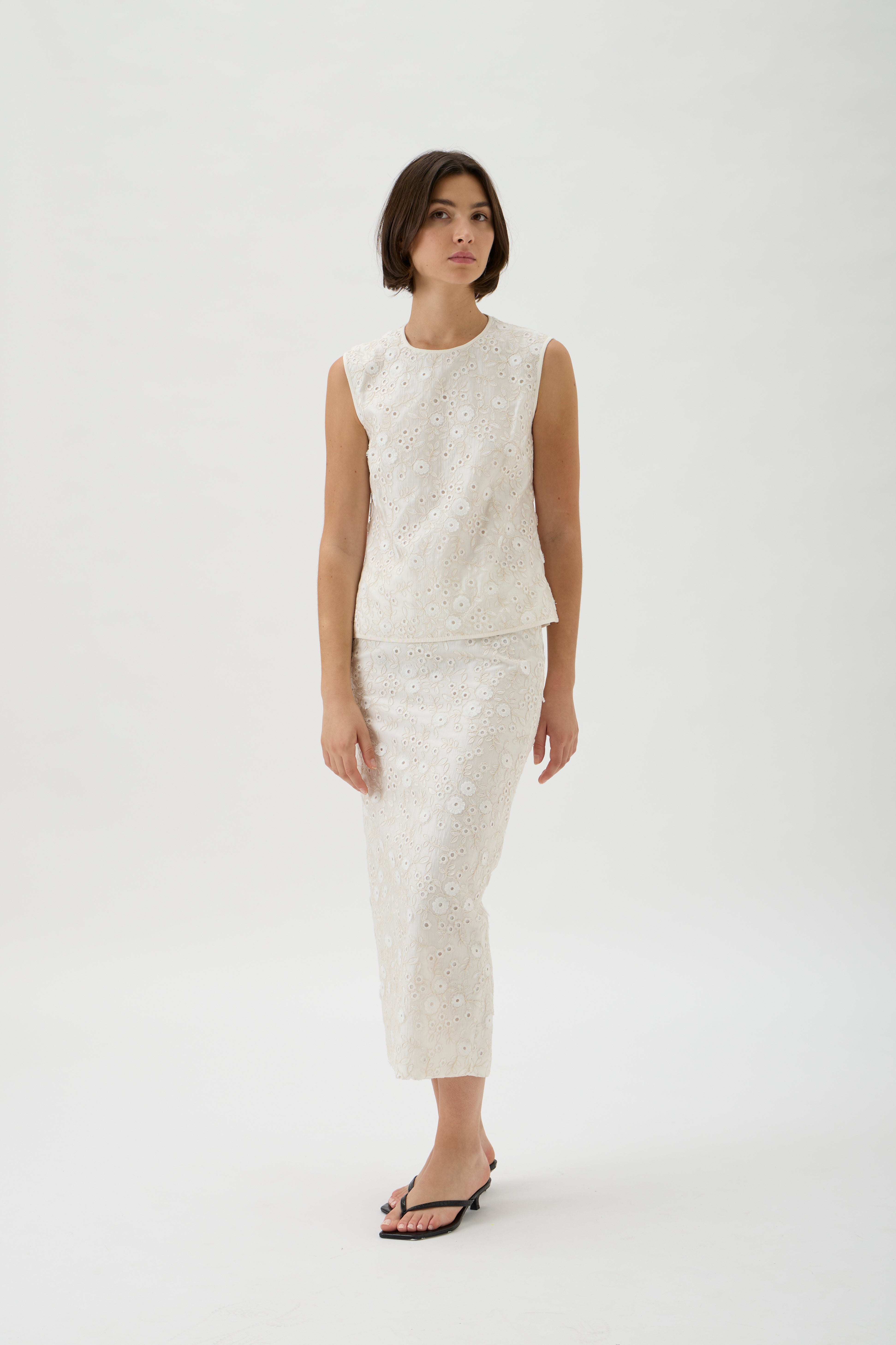 Sleeveless Embroidered Blouse – 2244 Ricamo 2244 Naturale