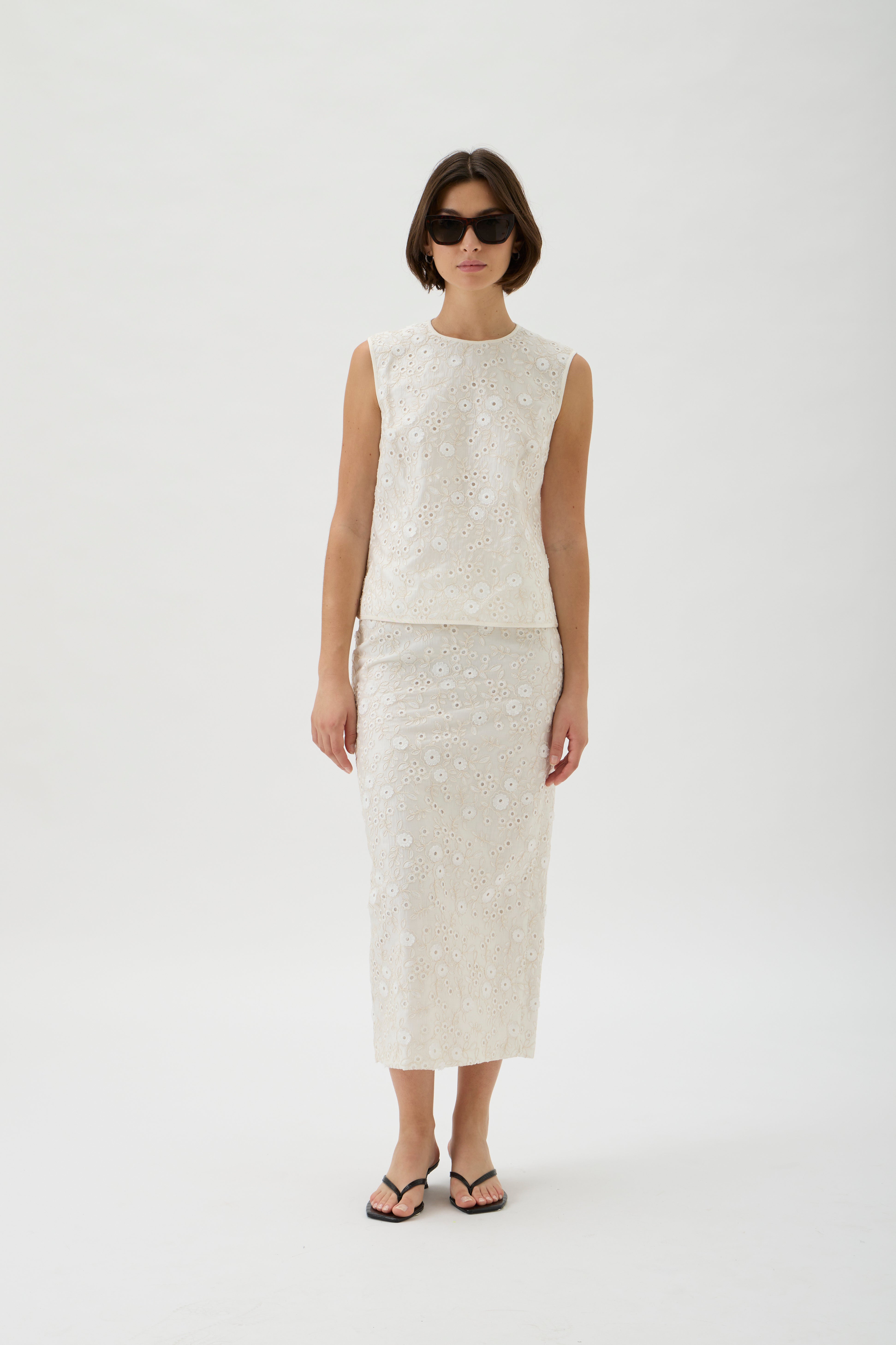 Sleeveless Embroidered Blouse – 2244 Ricamo 2244 Naturale