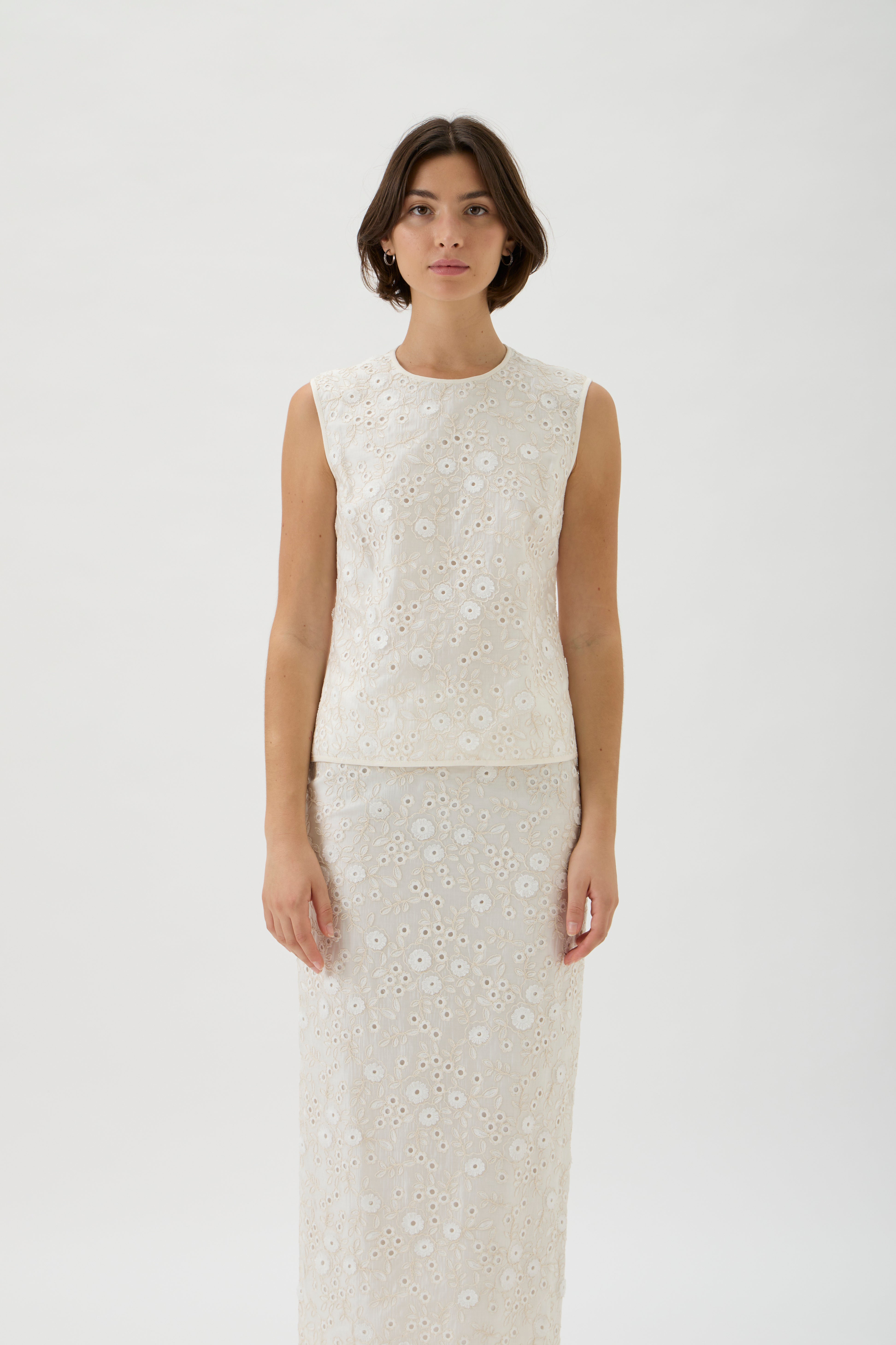 Sleeveless Embroidered Blouse – 2244 Ricamo 2244 Naturale