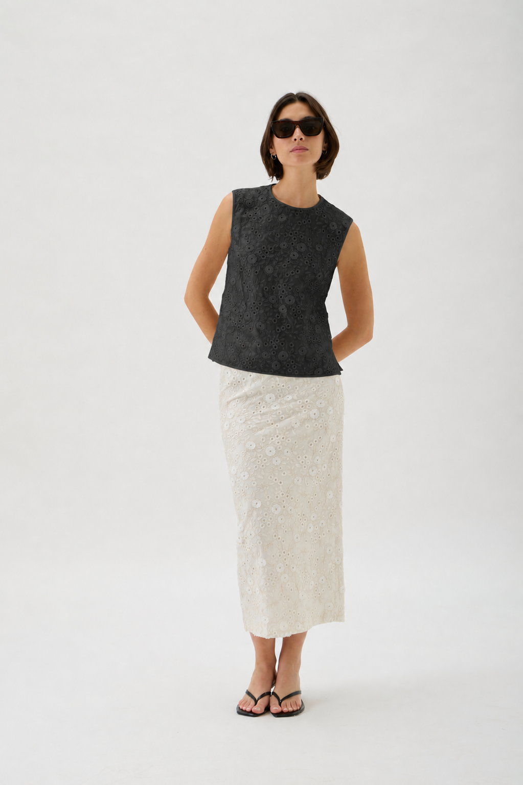 Sleeveless Embroidered Blouse – 2244 Ricamo 2244 BLACK