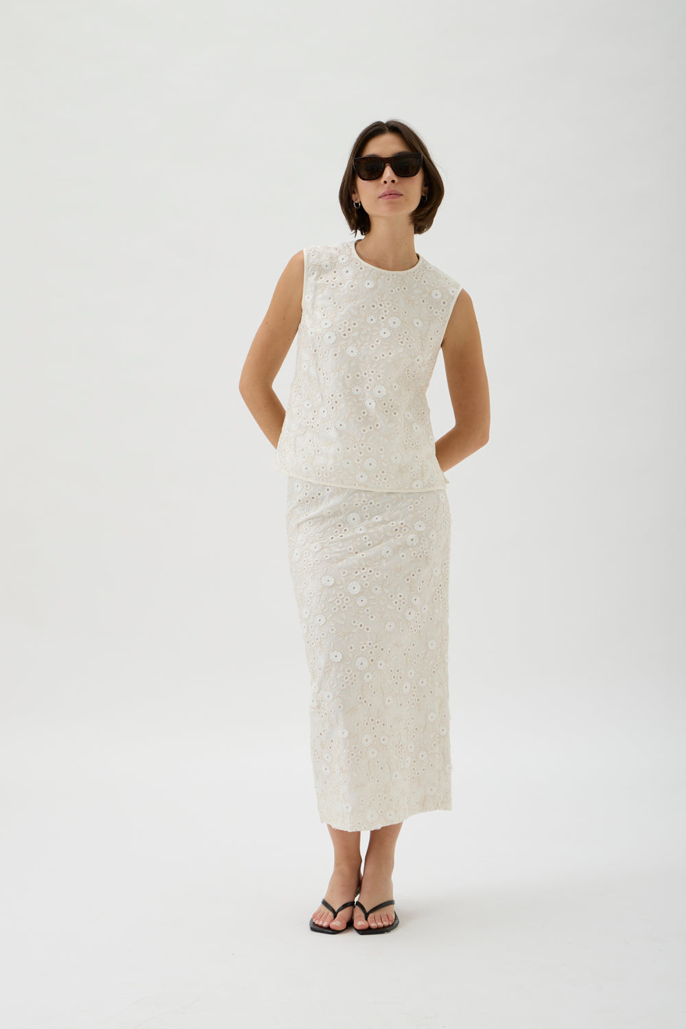 Sleeveless Embroidered Blouse – 2244 Ricamo 2244 Naturale
