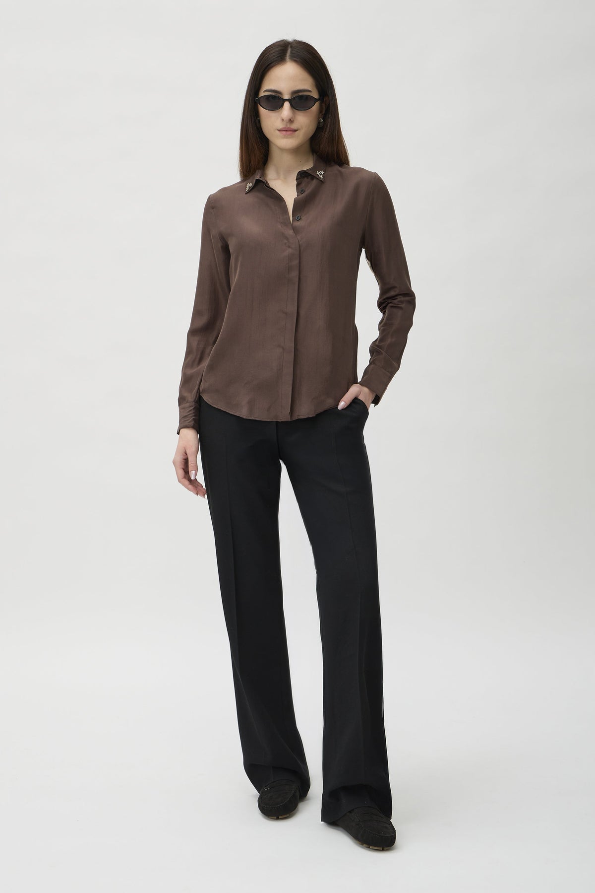 Shirt with Pin on Collar in Seta – 2207P Brown