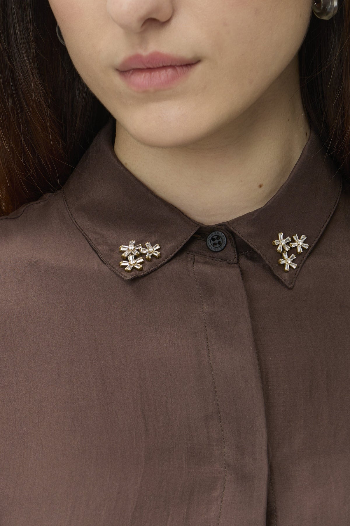 Shirt with Pin on Collar in Seta – 2207P Brown