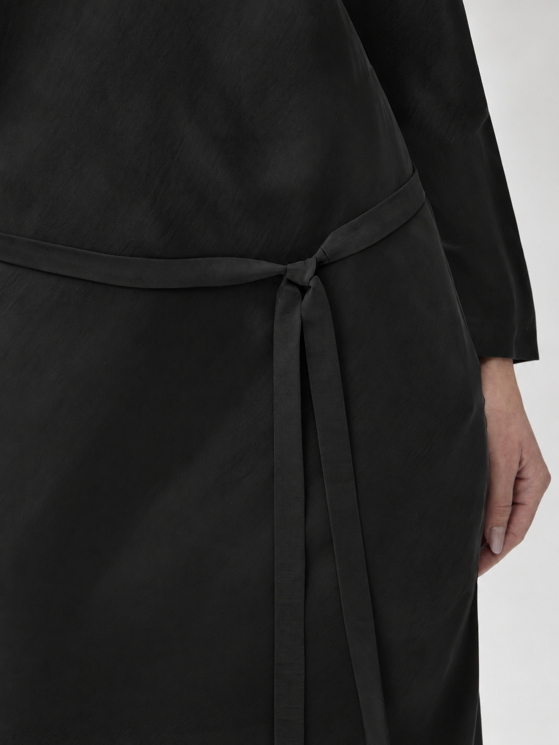 Straight Dress with Pleated Shoulders – Seta 9522 Black