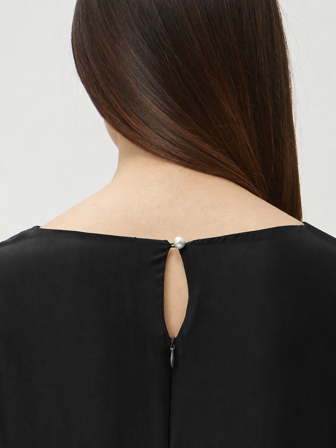 Straight Dress with Pleated Shoulders – Seta 9522 Black