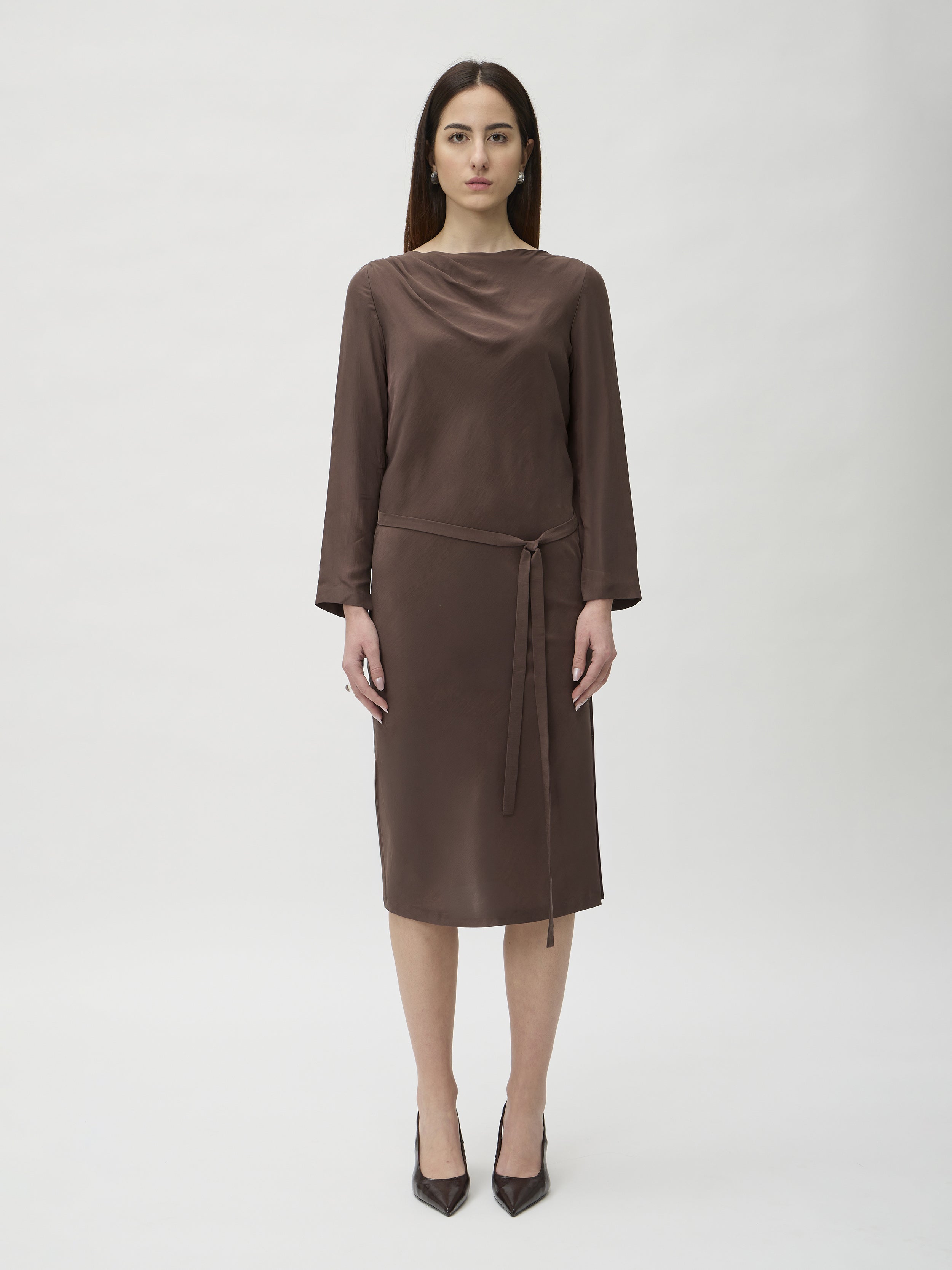Dress Straight Pleated Shoulder in Seta – 9522 Brown