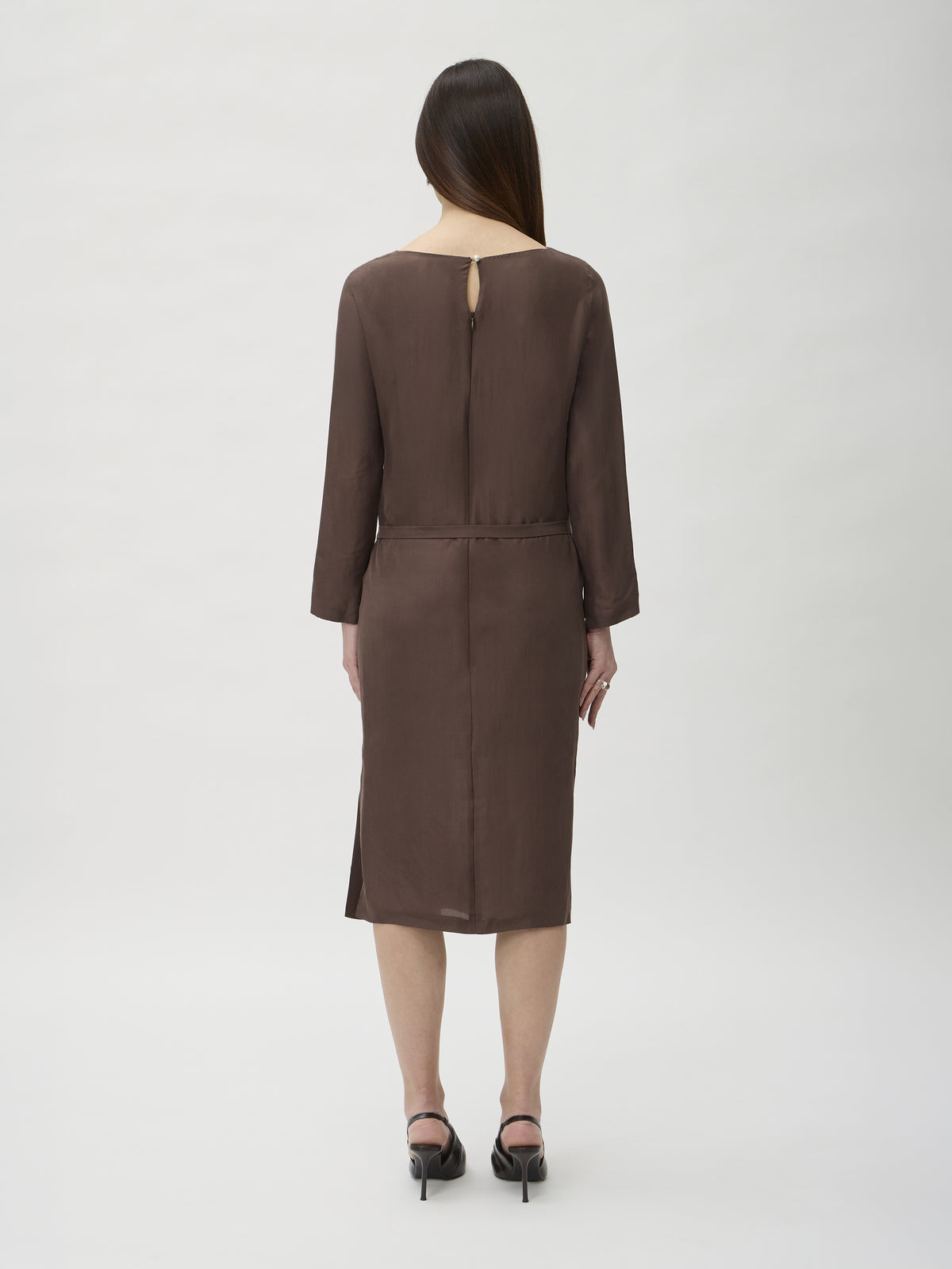 Dress Straight Pleated Shoulder in Seta – 9522 Brown