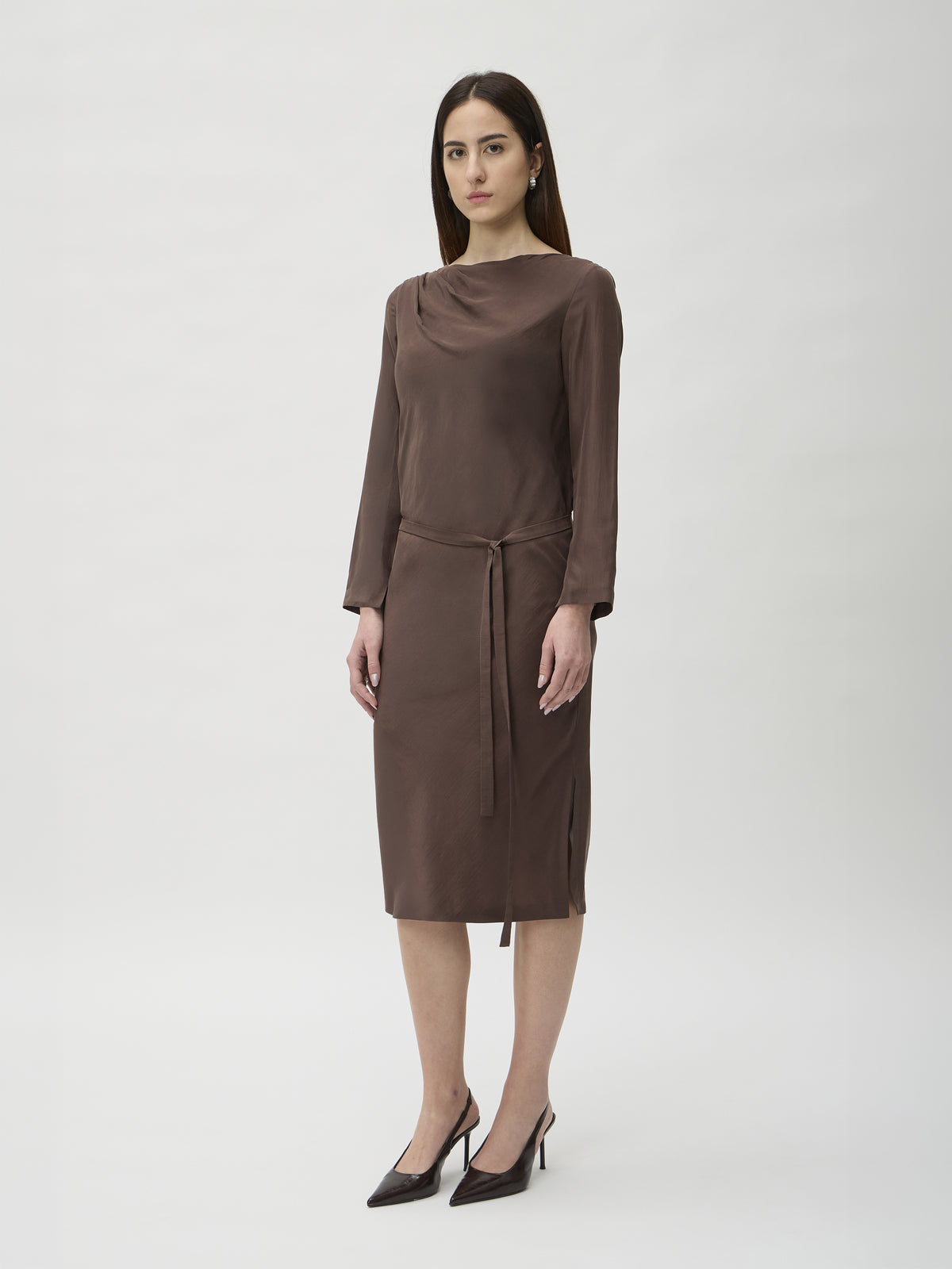 Dress Straight Pleated Shoulder in Seta – 9522 Brown