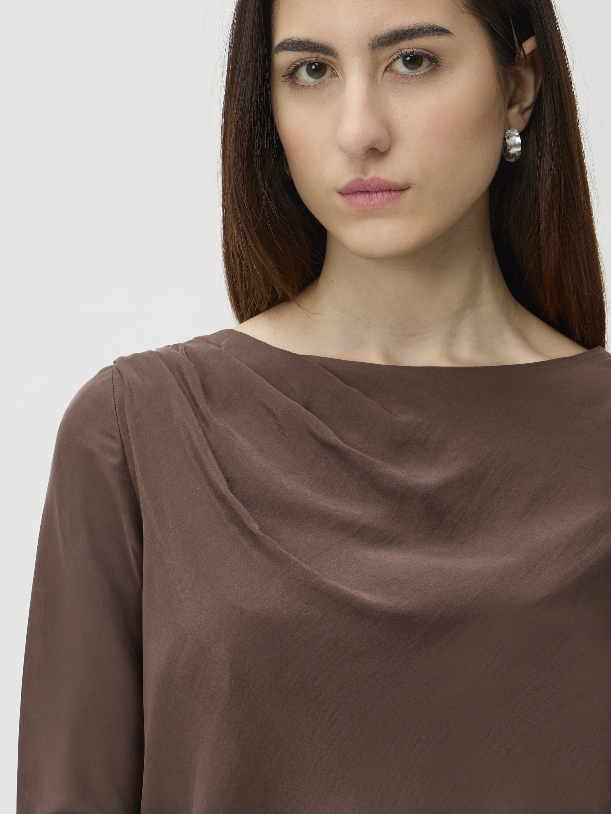 Dress Straight Pleated Shoulder in Seta – 9522 Brown