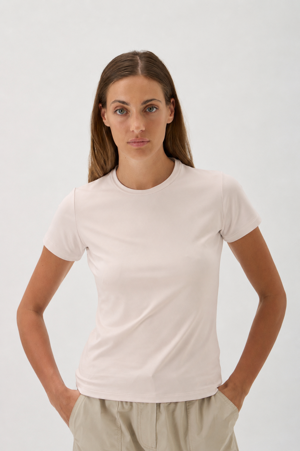 ELISE GUG short-sleeve fitted T-shirt in Nilo Cipria – style 1002, portrait light tone