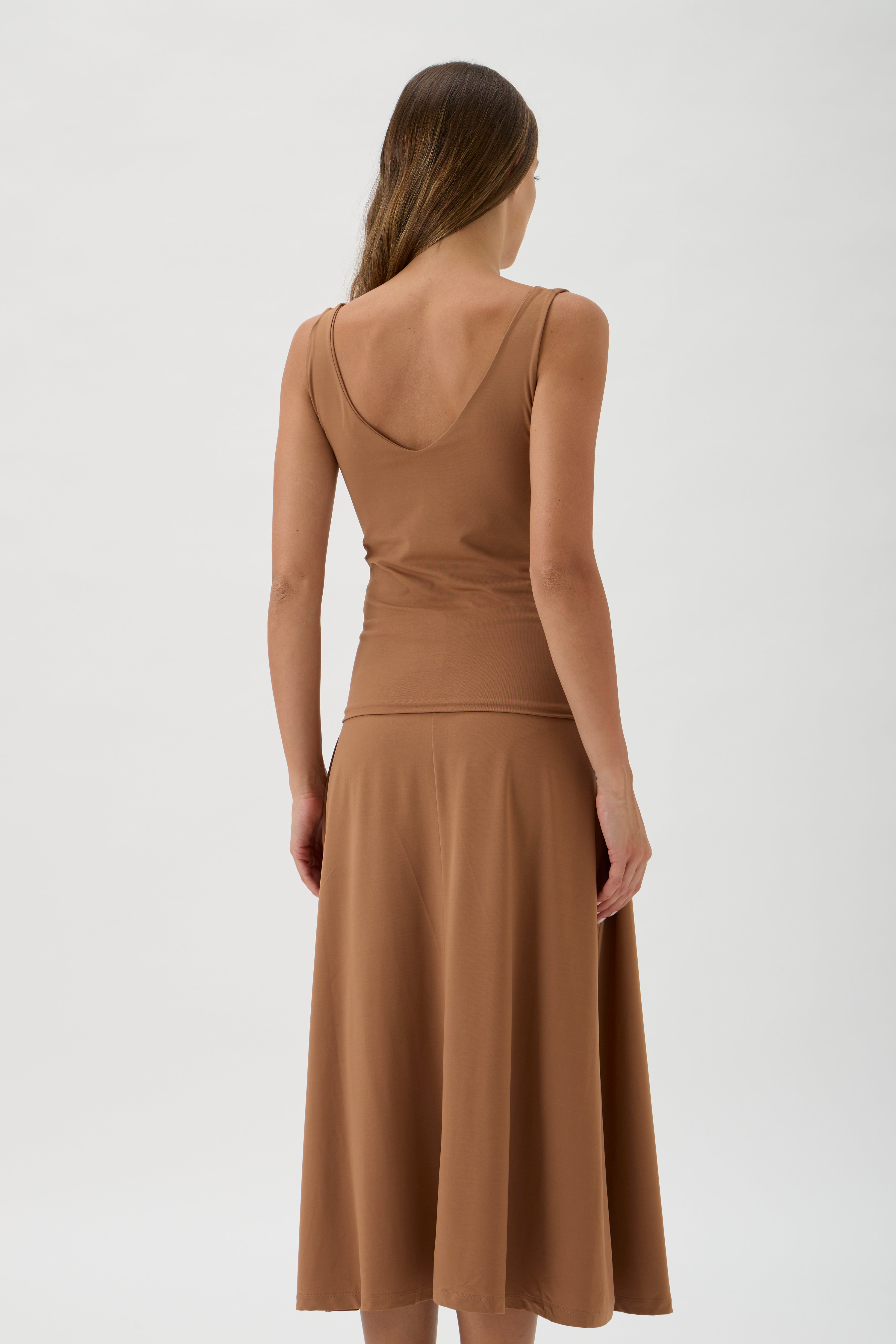 ELISE GUG Nilo Morocco tank top style 149 – back V-neck detail